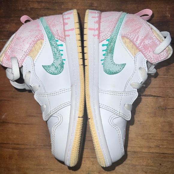 Girls 10C Ice Cream Drip Jordans - Picture 3 of 5